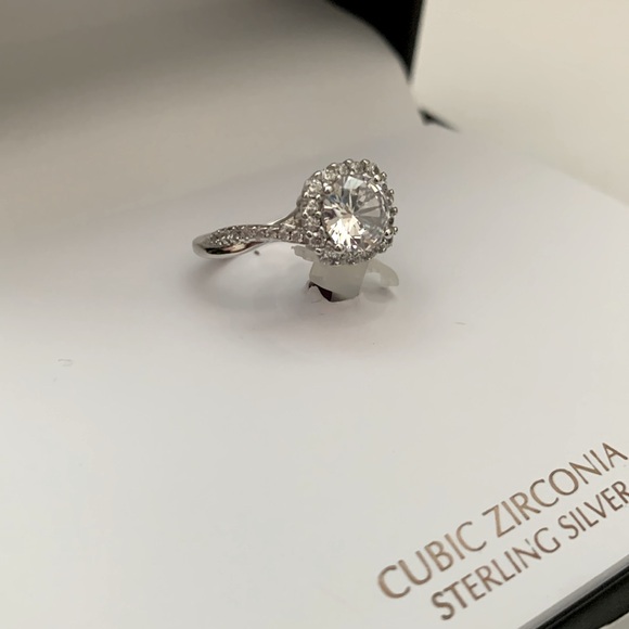 Size 6: NWT Giani Bernini Ring - Picture 4 of 5